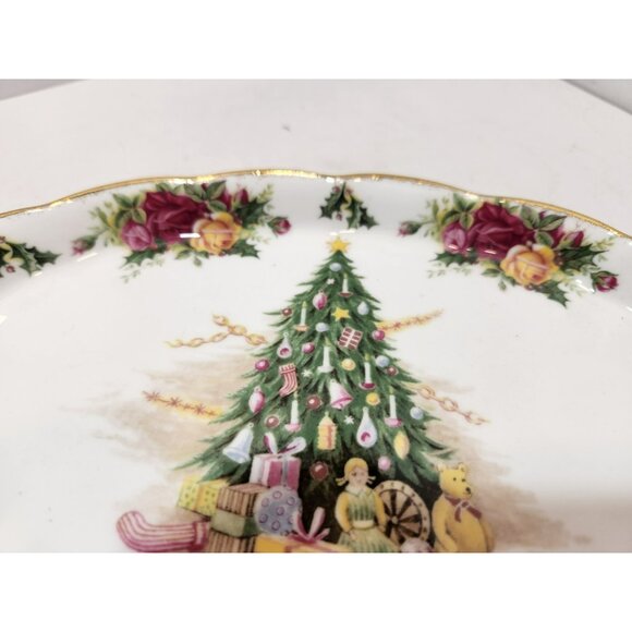 Royal Albert Old Country Roses Christmas Magic Oval Regal Platter 10 x 5.75 in. - Picture 4 of 9